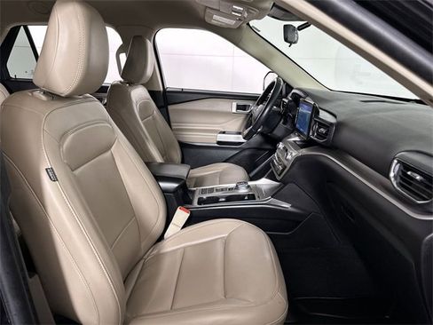 Used 2021 Ford Explorer XLT w/ Equipment Group 202A image 29