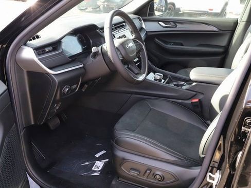 New 2025 Jeep Grand Cherokee Altitude AWD/4WD image 9