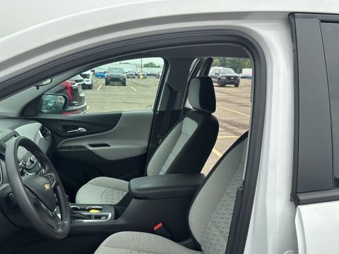 Used 2024 Chevrolet Equinox LS w/ LS Convenience Package FWD image 5