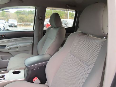 Used 2015 Toyota Tacoma Base w/ TRD Sport Package image 32