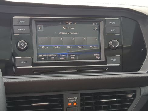 Used 2023 Volkswagen Jetta SE w/ Panoramic Sunroof Package FWD image 23