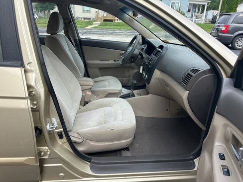 Used 2009 Kia Spectra EX image 15