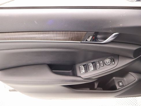 Used 2020 Honda Accord EX image 16