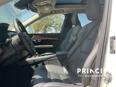 Certified 2025 Volvo XC90 B5 Plus w/ Protection Package Premier image 28