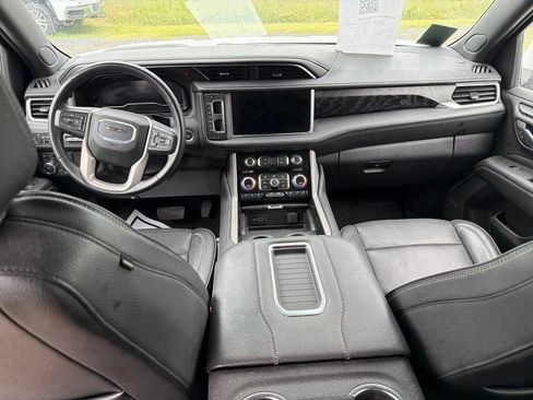 Used 2024 GMC Yukon XL Denali AWD/4WD image 33