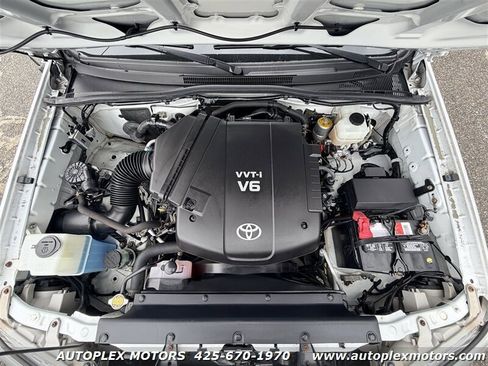 Used 2012 Toyota Tacoma 4x4 Access Cab V6 w/ TRD Off-Road Pkg image 23