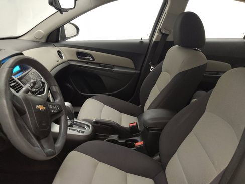 Used 2014 Chevrolet Cruze LS FWD image 17