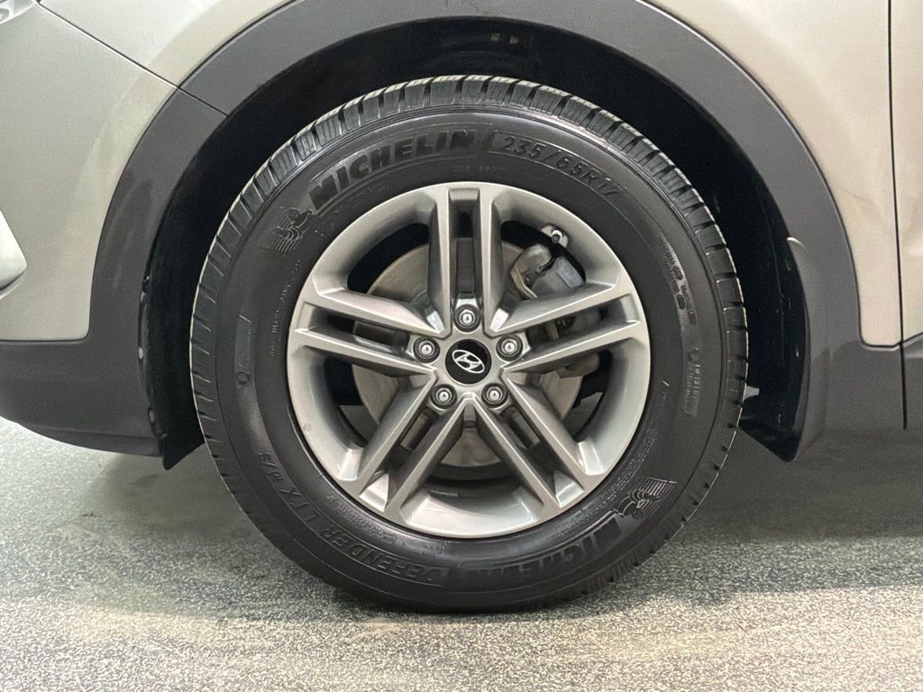 Used 2018 Hyundai Santa Fe Sport w/ 2.4L Tech Package 04 AWD/4WD image 31