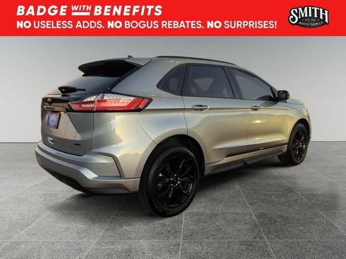 Used 2023 Ford Edge SE w/ Black Appearance Package image 5