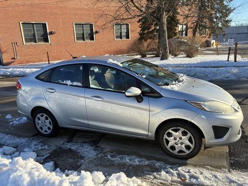 Used 2013 Ford Fiesta S image 1