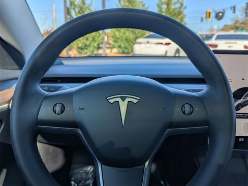 Used 2023 Tesla Model 3 Standard Range image 22