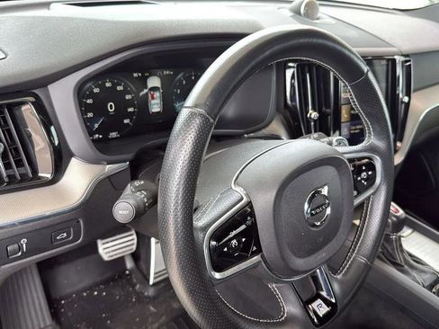 Used 2018 Volvo XC60 T6 R-Design w/ Convenience Package image 26