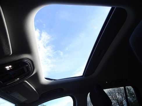 Used 2023 Jeep Grand Cherokee Laredo image 11