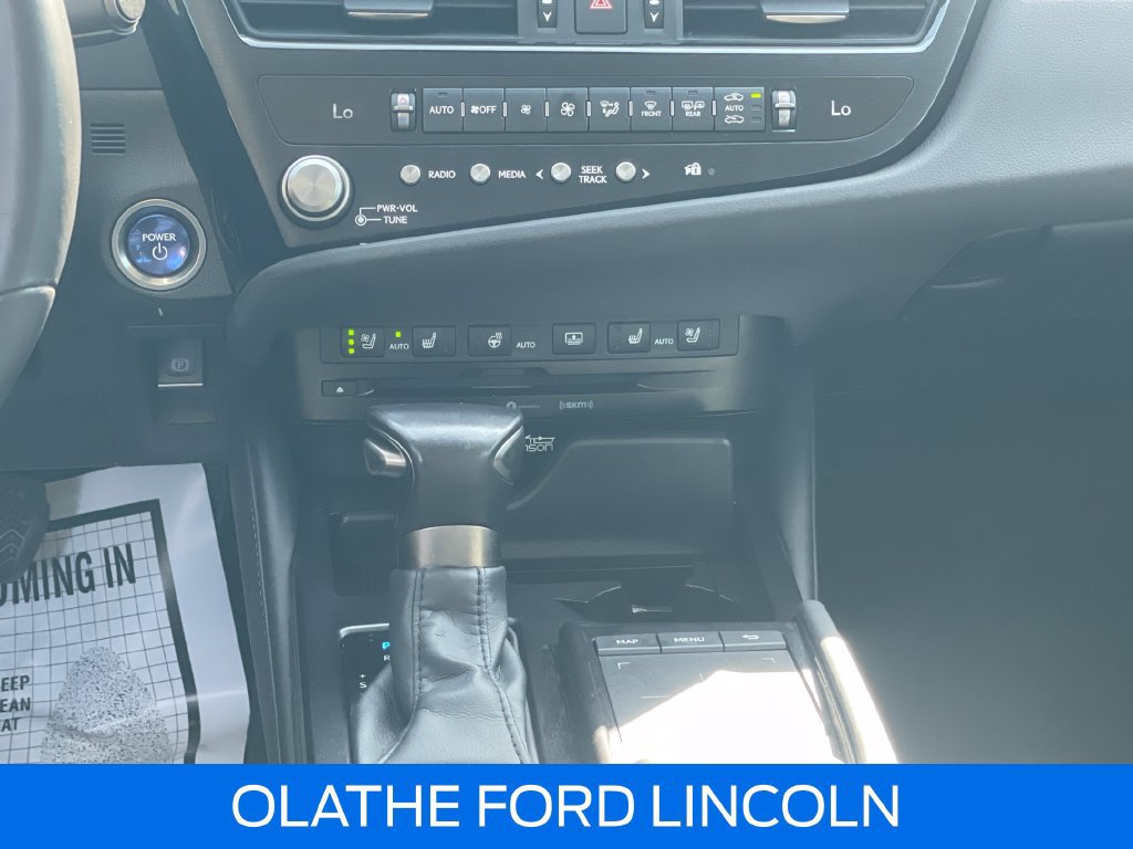 Used 2022 Lexus ES 300h w/ Accessory Package 2 FWD image 24