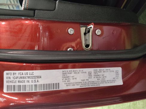 Used 2021 Jeep Cherokee Trailhawk w/ Technology Group image 33