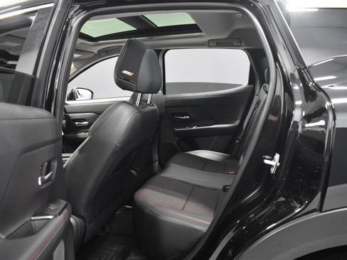 Certified 2025 Nissan Kicks SR w/ SR Premium Package AWD/4WD image 33