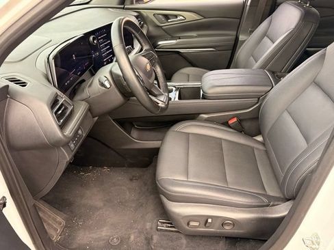 Used 2025 Chevrolet Traverse LT AWD/4WD image 9