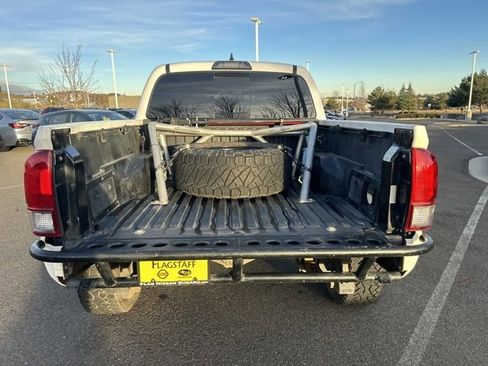 Used 2017 Toyota Tacoma TRD Sport image 18