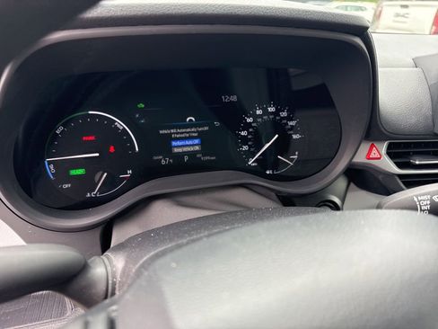 Used 2025 Toyota Sienna LE FWD image 6