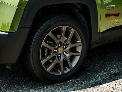 Used 2016 Jeep Renegade 75th Anniversary AWD/4WD image 13