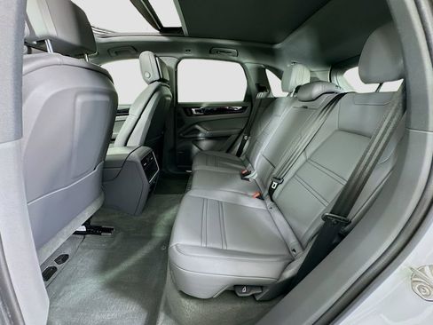 Certified 2022 Porsche Cayenne AWD/4WD image 24