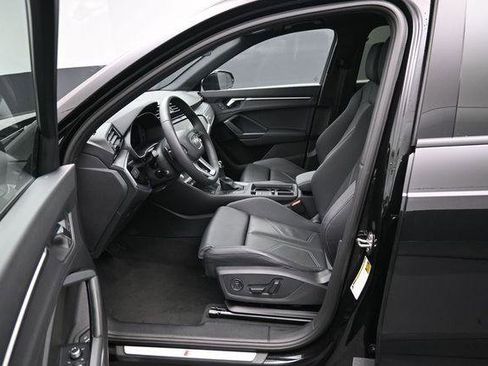 Certified 2025 Audi Q3 2.0T Premium w/ Convenience Package AWD/4WD image 9