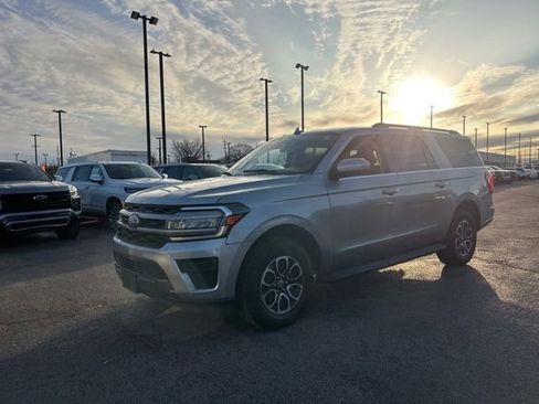 Used 2024 Ford Expedition Max XLT image 7