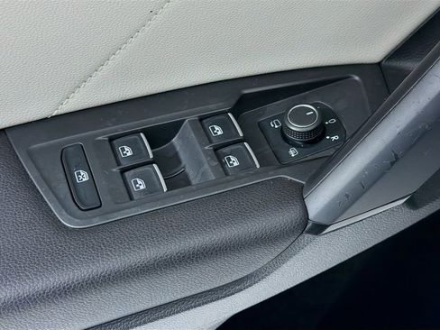 Used 2019 Volkswagen Tiguan S image 19