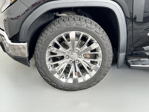 Used 2022 GMC Sierra 1500 SLT w/ SLT Premium Plus Package AWD/4WD image 9