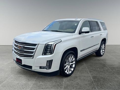 Used 2018 Cadillac Escalade Platinum image 3