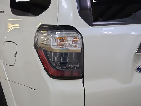 Used 2022 Toyota 4Runner Limited AWD/4WD image 30