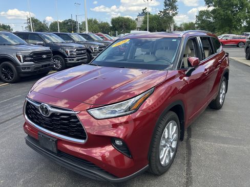 Used 2020 Toyota Highlander Limited AWD/4WD image 3