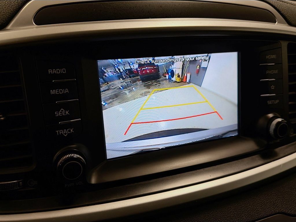 Used 2019 Kia Sorento AWD image 12