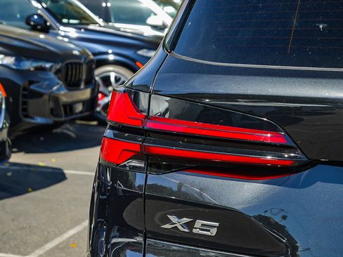 New 2026 BMW X5 sDrive40i w/ M Sport Package image 7