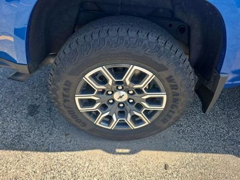 Used 2023 Chevrolet Colorado Z71 w/ Z71 Convenience Package 2 AWD/4WD image 7