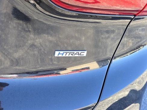 Used 2020 Hyundai Santa Fe SE image 3