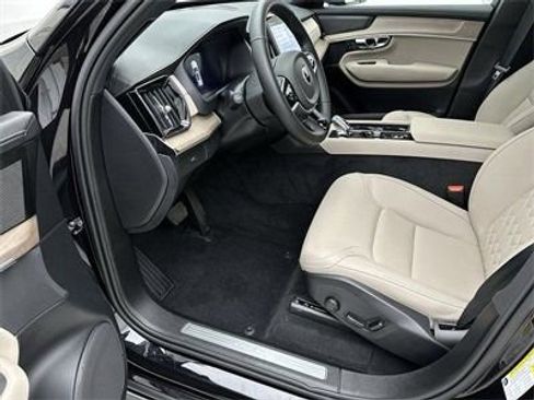 Certified 2025 Volvo XC90 B5 Plus w/ Protection Package Premier image 11