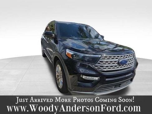 Used 2022 Ford Explorer Limited w/ Equipment Group 301A RWD image 3