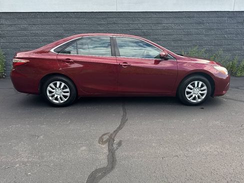 Used 2016 Toyota Camry LE FWD image 31