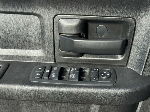 Used 2018 RAM 2500 Tradesman w/ Chrome Appearance Group image 17