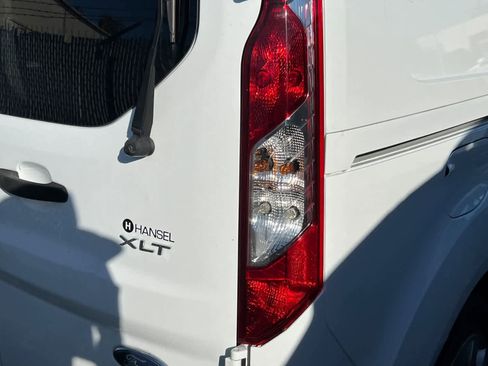 Used 2022 Ford Transit Connect XLT image 17