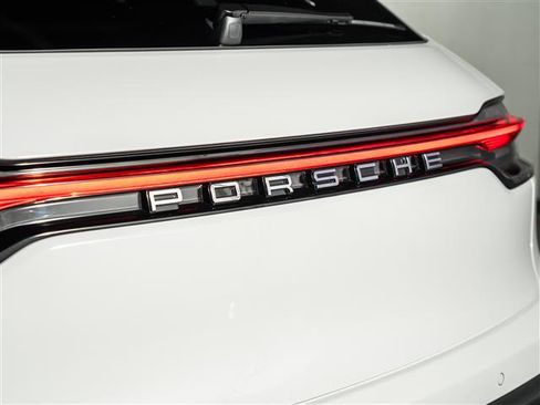 Used 2025 Porsche Macan image 30