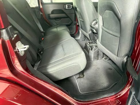 Used 2021 Jeep Wrangler Unlimited Sahara image 16