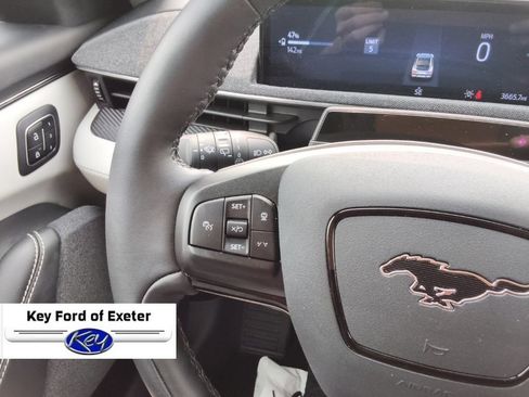 Used 2025 Ford Mustang Mach-E Premium AWD/4WD image 29