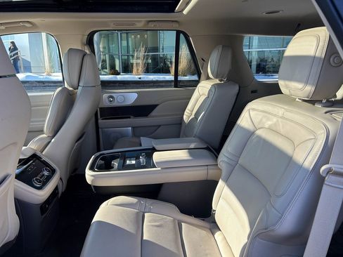 Used 2019 Lincoln Navigator Reserve image 10