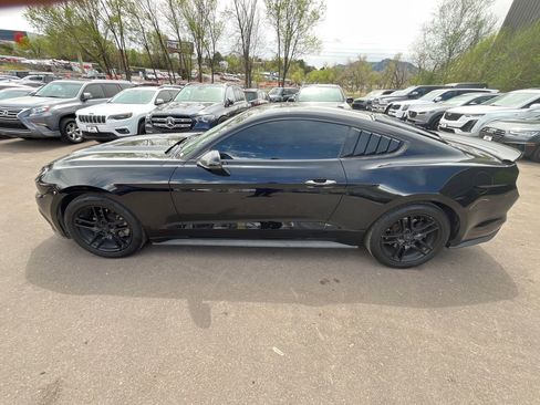 Used 2017 Ford Mustang Premium image 4