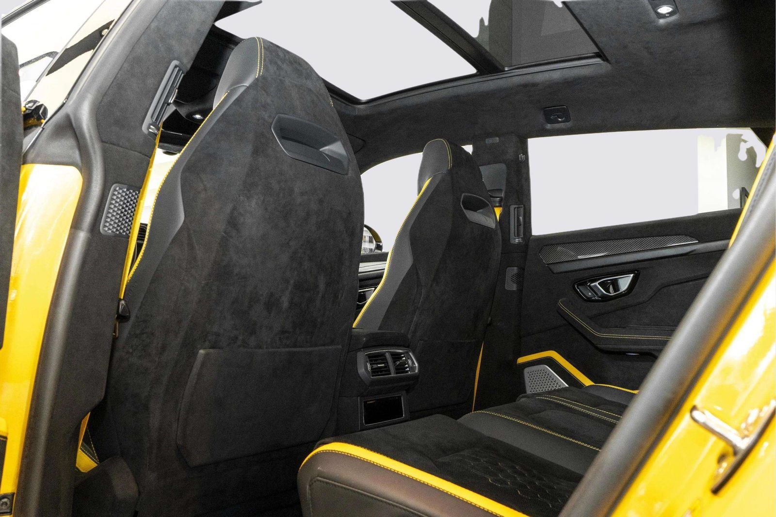 Used 2024 Lamborghini Urus Performante AWD/4WD image 54