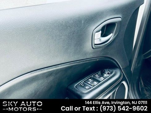Used 2018 Jeep Compass Latitude w/ Cold Weather Group AWD/4WD image 14