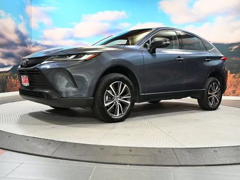 Used 2024 Toyota Venza LE AWD/4WD image 4