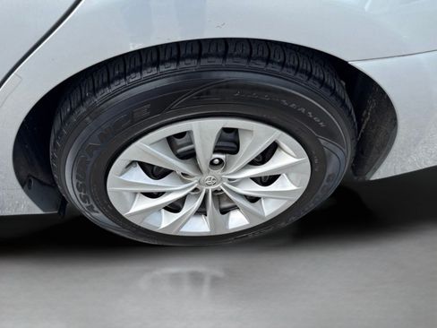 Used 2015 Toyota Camry LE FWD image 31
